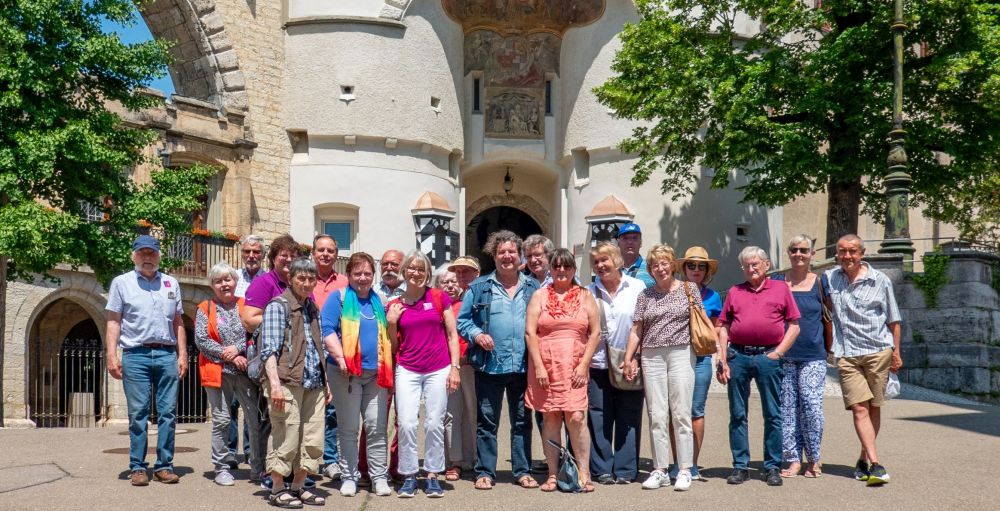 Gruppenbild der Teilnehmer des Ausfluges vor dem Tor des Schlosses von Sigmaringen