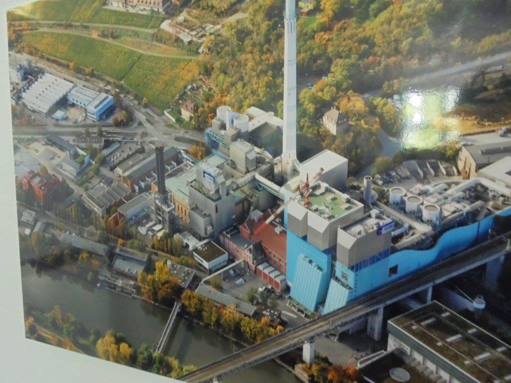 Blick von oben auf die Müllverbrennungsanlage in Stuttgart-Münster